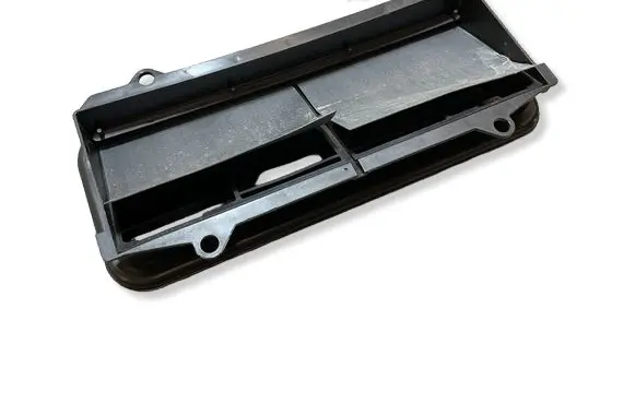 Nissan Leaf II (ZE1) Quarter panel pressure vent 8200213712