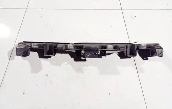Front bumper mounting bracket