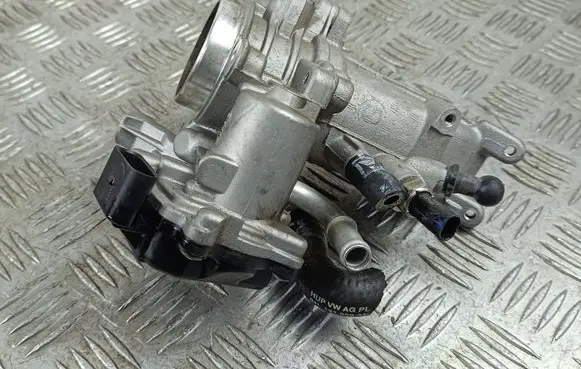 Volkswagen Tiguan EGR valve 04L128637A
