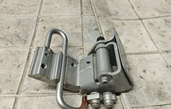Audi A4 S4 B6 8E 8H Rear door lower hinge 8E0833411