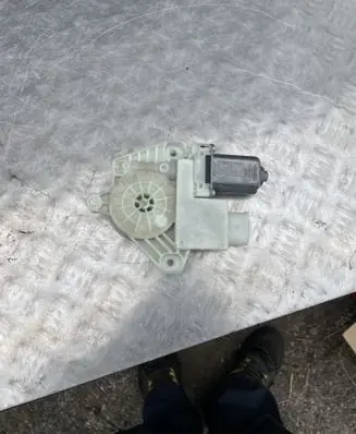 BMW 5 G30 G31 Rear door window regulator motor 7455081