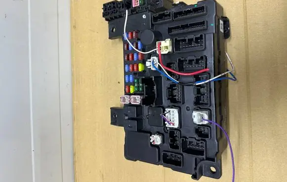 Mitsubishi Outlander Fuse module 8637A882 4453005977