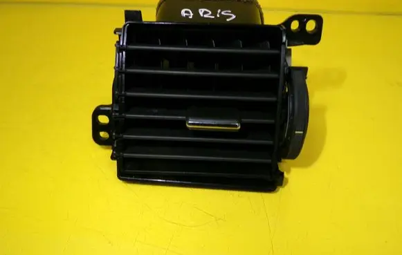 Toyota Auris 150 Dashboard side air vent grill/cover trim 9474