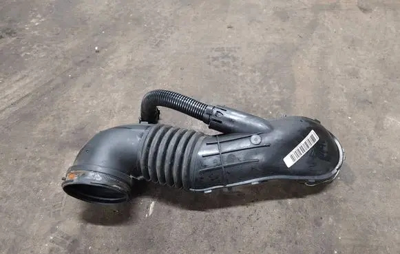 BMW 1 E82 E88 Air intake hose/pipe 7804846 58650910