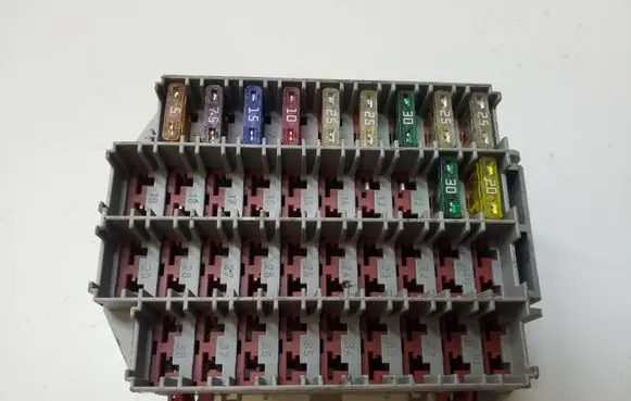 Volvo XC70 Fuse module 9162439