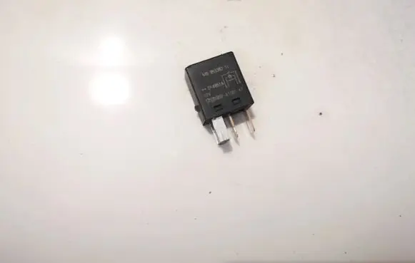 Volvo S40, V40 Other relay mb953382