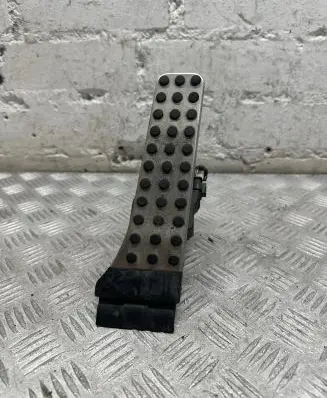 Mercedes-Benz E AMG W213 Accelerator throttle pedal A2053000104 230817