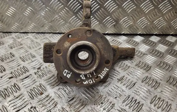 Nissan Note (E11) Front wheel hub