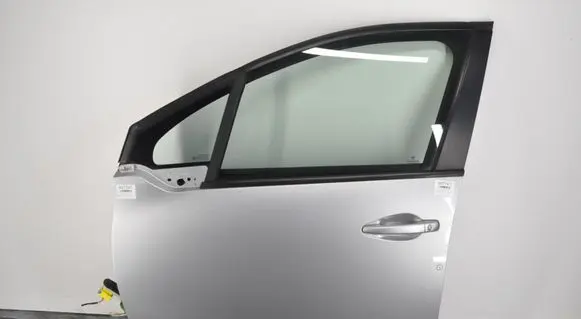 Peugeot 208 I Front door 