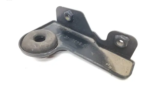 Radiator mount bracket