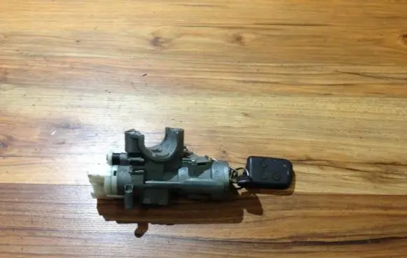Mazda 323 Ignition lock sl17