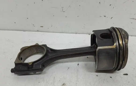 Audi A4 S4 B7 8E 8H Piston with connecting rod 82P41 06DD