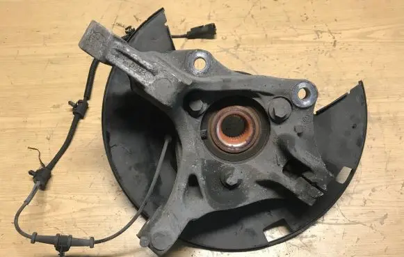 Opel Zafira C Front wheel hub 13394837