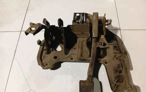 Alfa Romeo 159 Brake pedal 