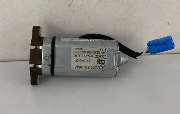 Mercedes-Benz C W203 Seat adjustment motor A2038203642 1134301 12V500016