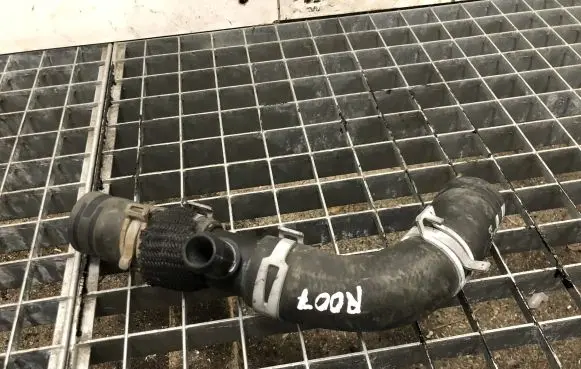Chevrolet Camaro Engine coolant pipe/hose 84134404