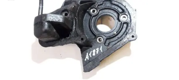 Volvo S40, V40 Engine mounting bracket