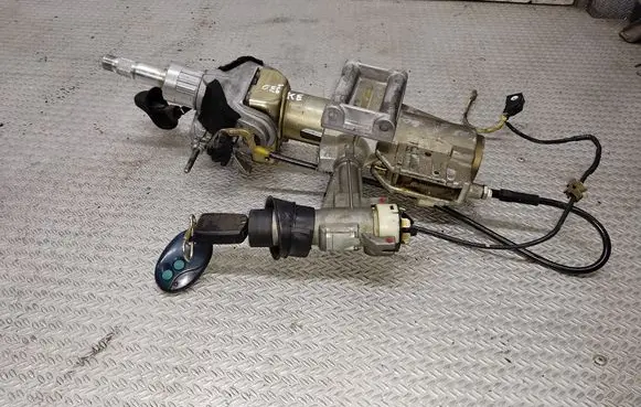 Audi A6 S6 C4 4A Steering wheel axle 831029213022
