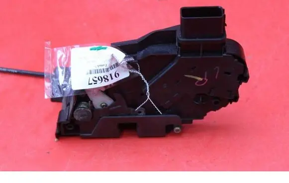 Volvo V50 Front door lock 30699787