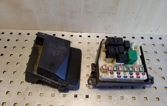 Mazda Premacy Fuse module