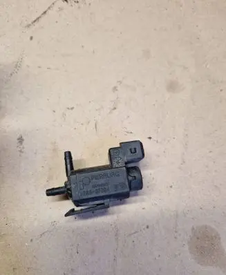 Volvo XC90 Turbo solenoid valve 30611668 03T253 72224010