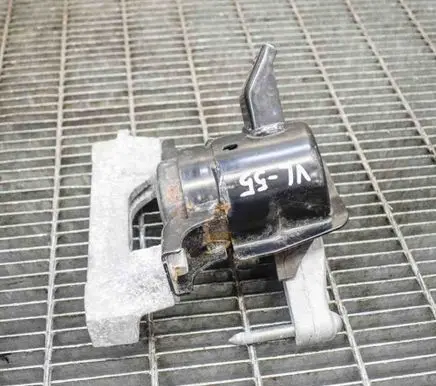 Engine mount bracket