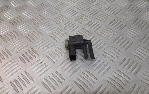 Audi A3 S3 8L Valve vacuum 1J0906283C