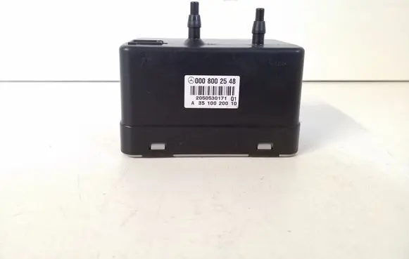 Mercedes-Benz E W211 Central locking vacuum pump 0008002548