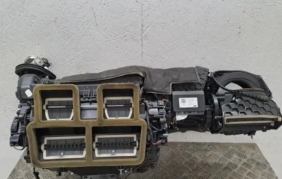 BMW 1 F20 F21 Interior heater climate box assembly 932514202 9325142 935600401