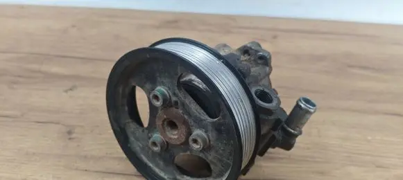 Volkswagen Touareg I Power steering pump 8E0145155T