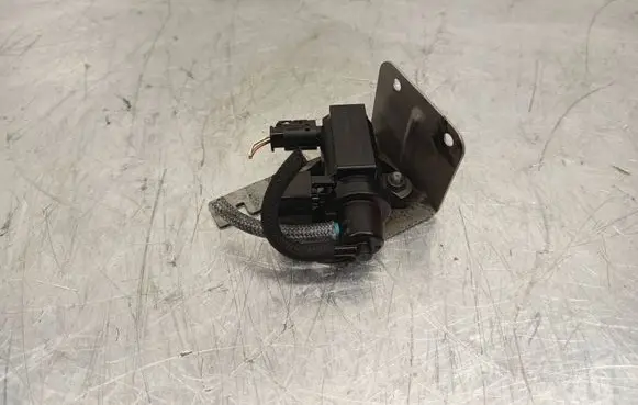 BMW 1 E81 E87 Turbo solenoid valve 70206301 7805391 10T018