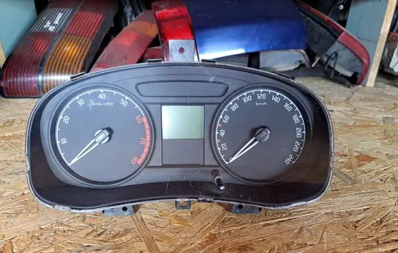 Skoda Fabia Mk2 (5J) Speedometer (instrument cluster) 5J0920800B V2823466