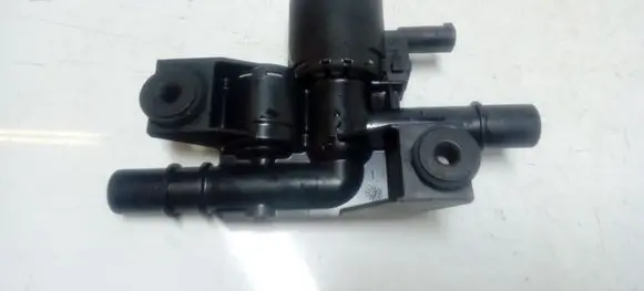 Volkswagen Golf VII Fuel pressure regulator 5Q0201559A