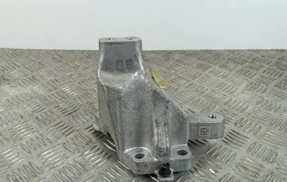 Jeep Grand Cherokee WL Engine mounting bracket 68375850AA