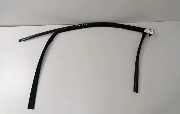 BMW X6 G06 Front door glass trim molding 7437772