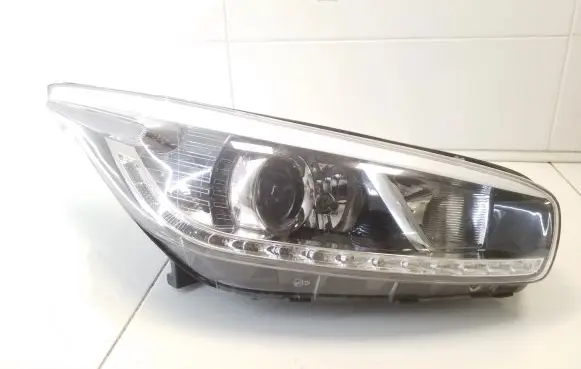 KIA Ceed Headlight/headlamp 92102A2220
