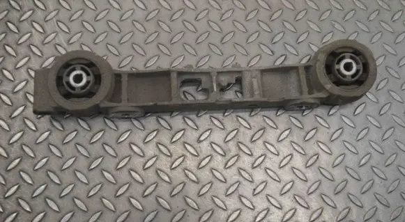 Mercedes-Benz Vito Viano W447 Rear differential/diff mount bracket 