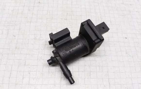 Mercedes-Benz C W203 Turbo solenoid valve A2038000178