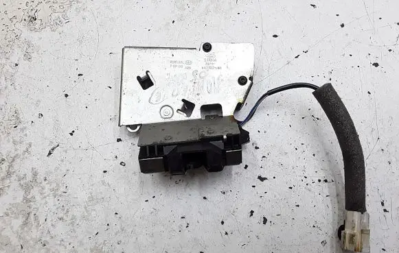 Ford Mondeo Mk III Tailgate/trunk/boot lock/catch/latch 3s71a43102ab
