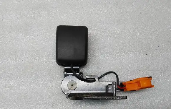 Polestar 2 Rear seatbelt buckle 31675960 221702
