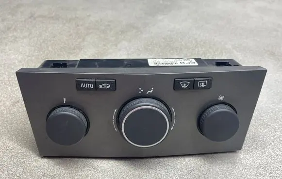 Opel Zafira B Climate control unit 13168100