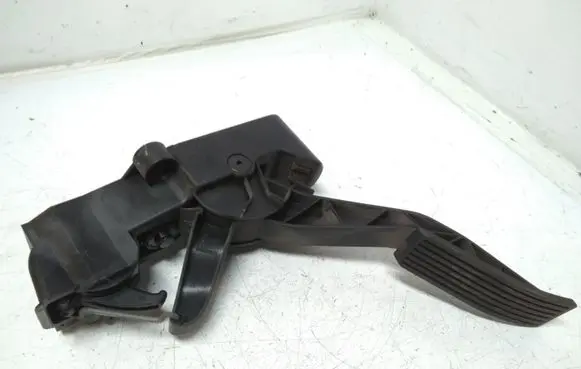Mercedes-Benz A W169 Accelerator throttle pedal 91754020 A1693000204