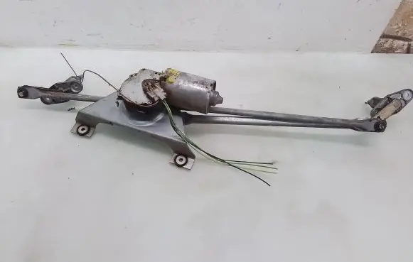 Volkswagen I LT Front wiper linkage and motor