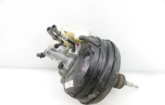 Volkswagen PASSAT B5.5 Brake booster 3B0614105A