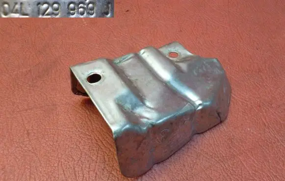 Volkswagen Golf VII Heat shield in engine bay 04L129969J