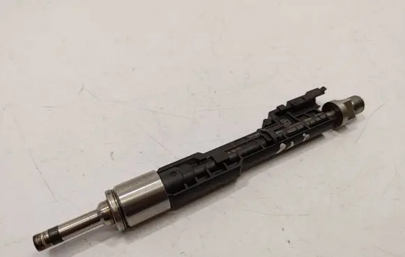 BMW 5 F10 F11 Fuel injector 13647639994