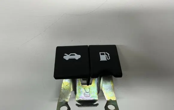 Nissan Juke I F15 Engine bonnet (hood) release handle