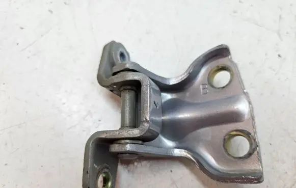 Mitsubishi L200 Rear door upper hinge