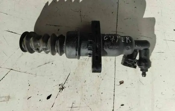 Clutch slave cylinder