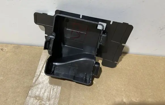 Polestar 2 Front bumper mounting bracket 32227704
